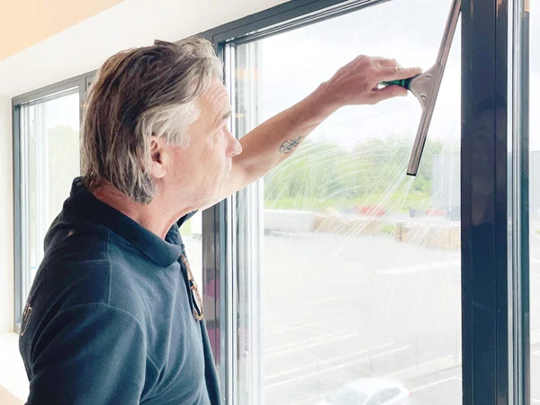 Lågt pris för fönsterputsning hos Makeclean - Alingsås