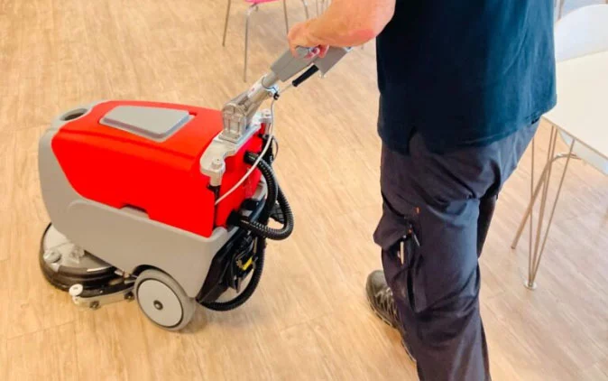Lågt pris för golvvård hos Makeclean - Alingsås